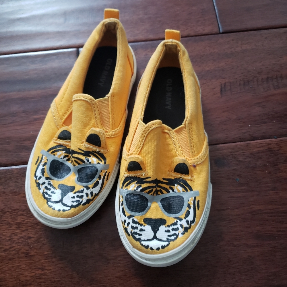 Yellow Gold Old Navy Preowned Slip ons